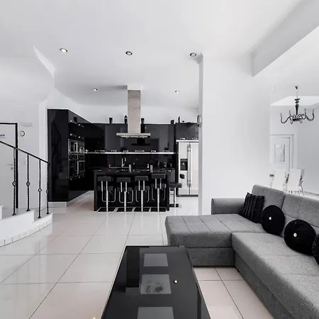 Diamond Vila